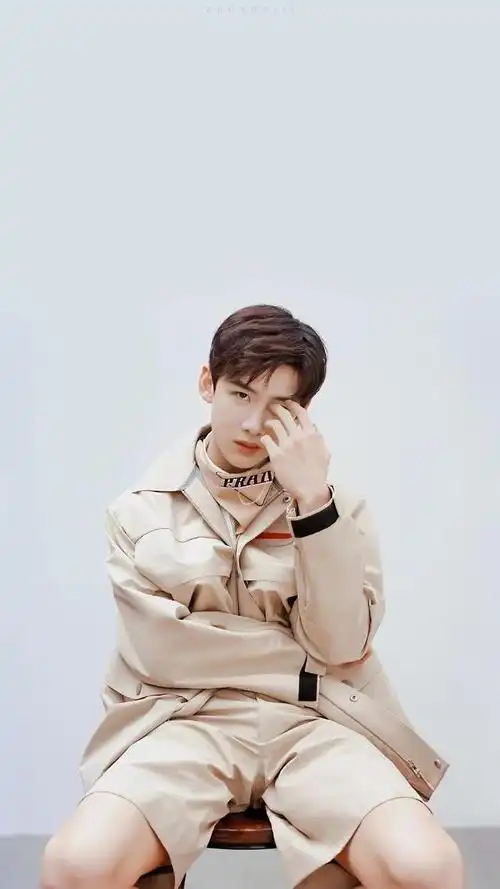 白敬亭全面屏手机壁纸