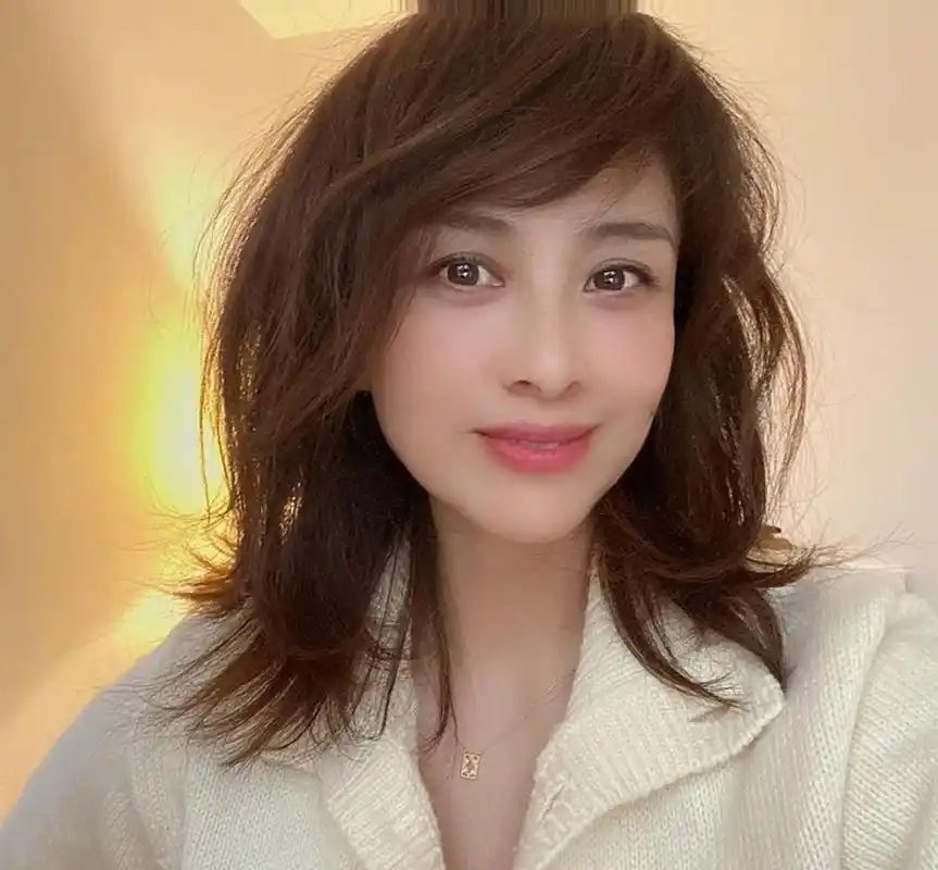 女人50岁以后,剪发型要认准了,最好避开这3款!显老还没气质