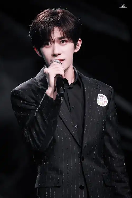 易烊千玺献唱不辞星海