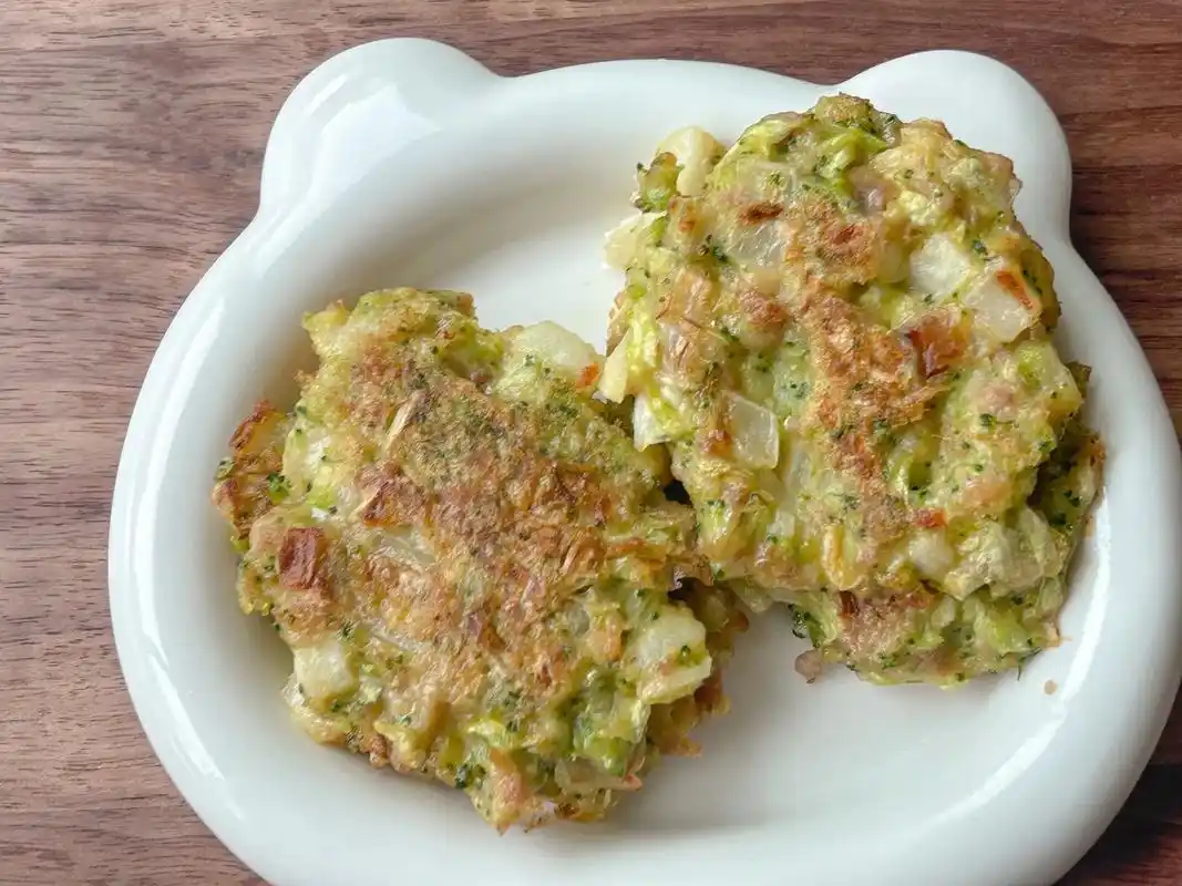 小学生春日长高营养早餐白菜肉沫饼