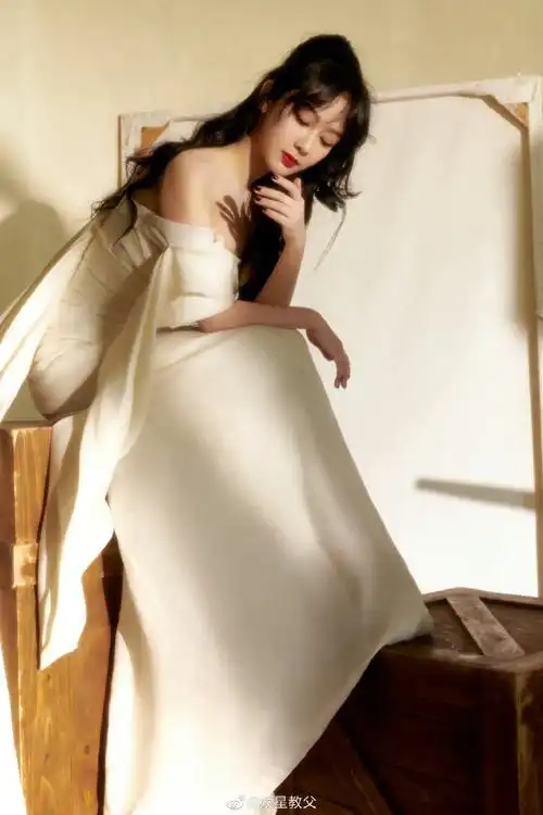 杨紫最近营业照赢麻了