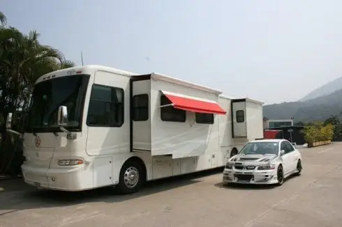 成龙大哥豪华房车内探秘