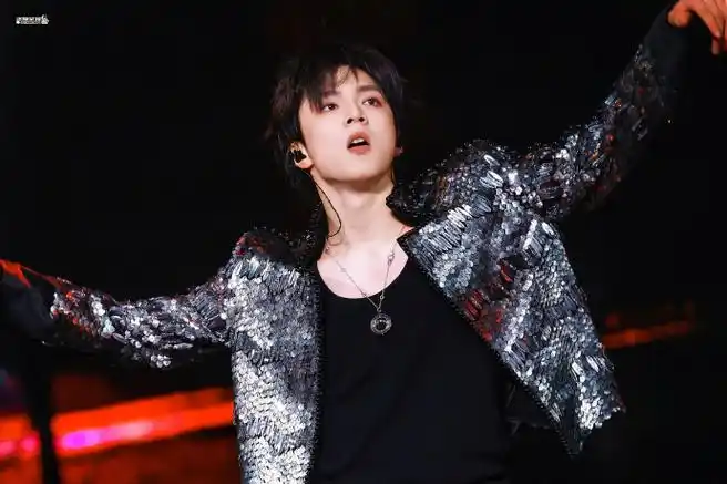 刘耀文一对一教粉丝手势舞