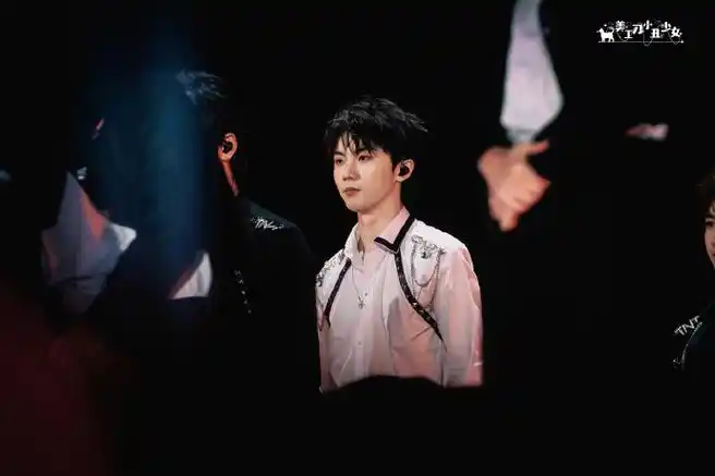 p3有一个嘟嘴帅哥97下次见@时代少年团队长-马嘉祺230502海口理想之