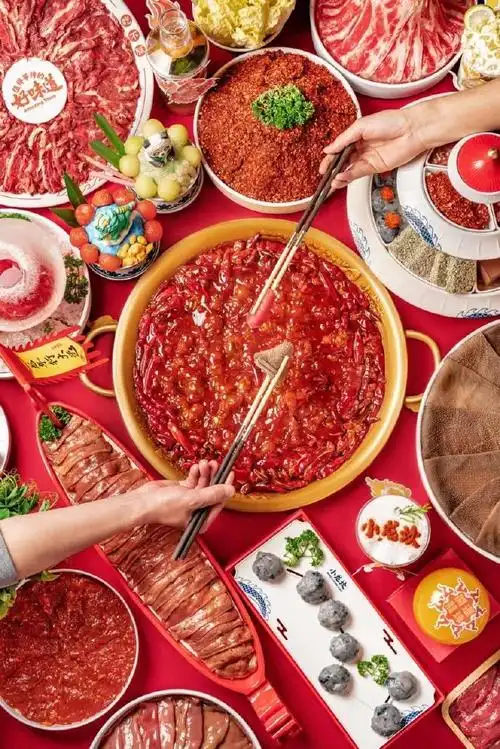 大家快安排起来噜  @小龙坎火锅携手@故宫观唐打造龙年故宫主题门店