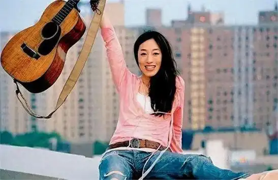 中国民谣第一女歌手,遍布各地多年,以另一种行为惊艳归来?
