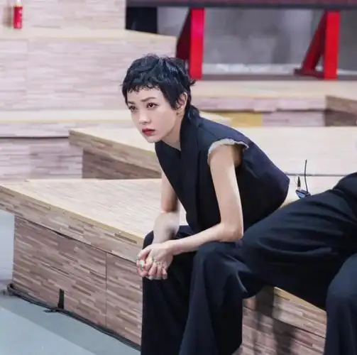 这些剪寸头的女明星也太帅了!