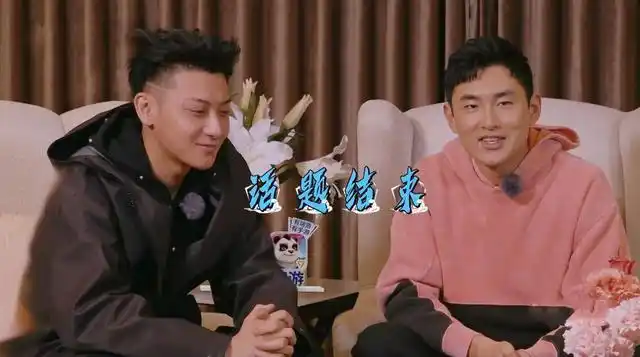 但没到两天的功夫,黄子韬便已成为了王彦霖身边的"粘人精",掏心掏肺地