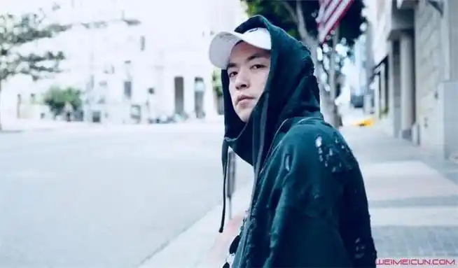 jonyj为什么叫豆芽 揭秘个中缘由及其草粉事件经过