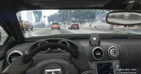 有几率打中车的油箱,这个时候车会漏油,当你坐回车里用第一人称看油表