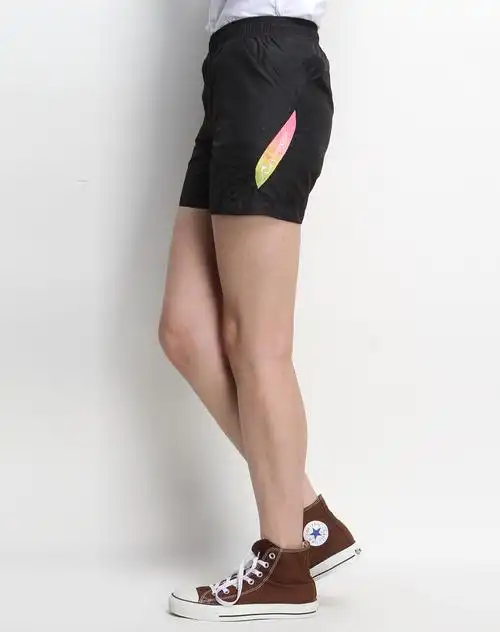 黑色梭织运动短裤