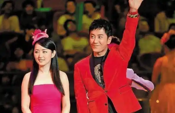 如今54岁未婚未育,昔日老友也断了联系_毛宁_人生_事业