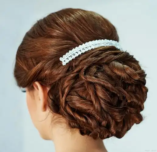 法式盘发教程:优雅与浪漫的完美结合