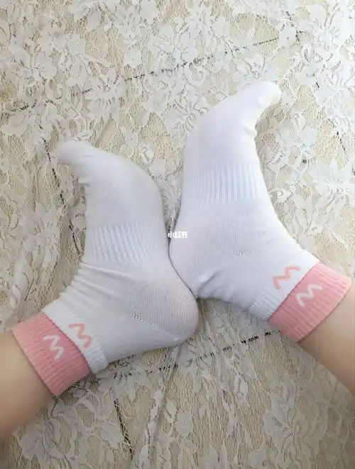 同学问我这么热的天为什么穿两双袜子