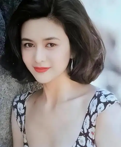 "关之琳魅力巅峰:一组照片揭示女性韵味真谛"