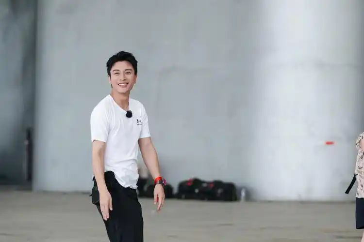 《极限挑战5》岳云鹏冻到嘴瓢 罗志祥贾乃亮冤家变"盟友" - 360娱乐