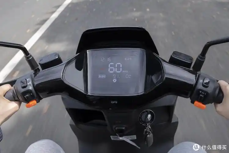 城市通勤两轮比四轮更便捷2024年两轮电动车选购攻略