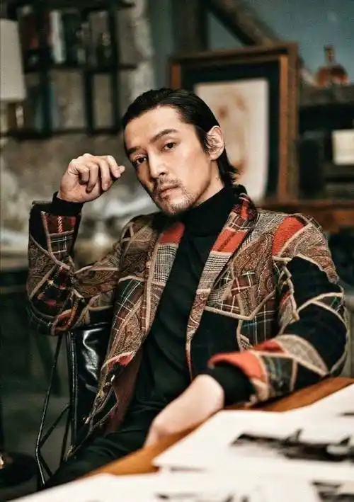 胡歌一直以来都是很有阳刚之气,很有自己独特的个人魅力.