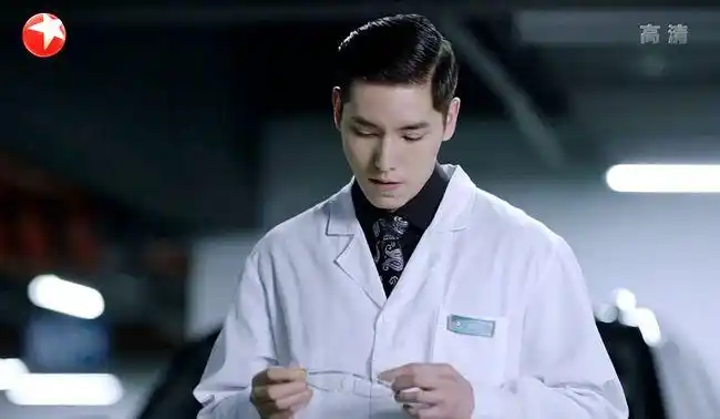 暴风眼34预告:蝙蝠二度袭乔!手套致暴露?杜猛潜入房间?