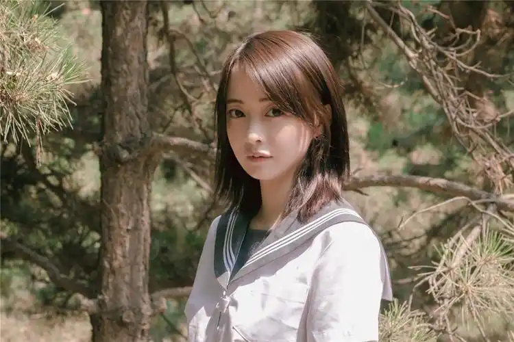 余心恬文艺风写真曝光,森系少女美好恬静