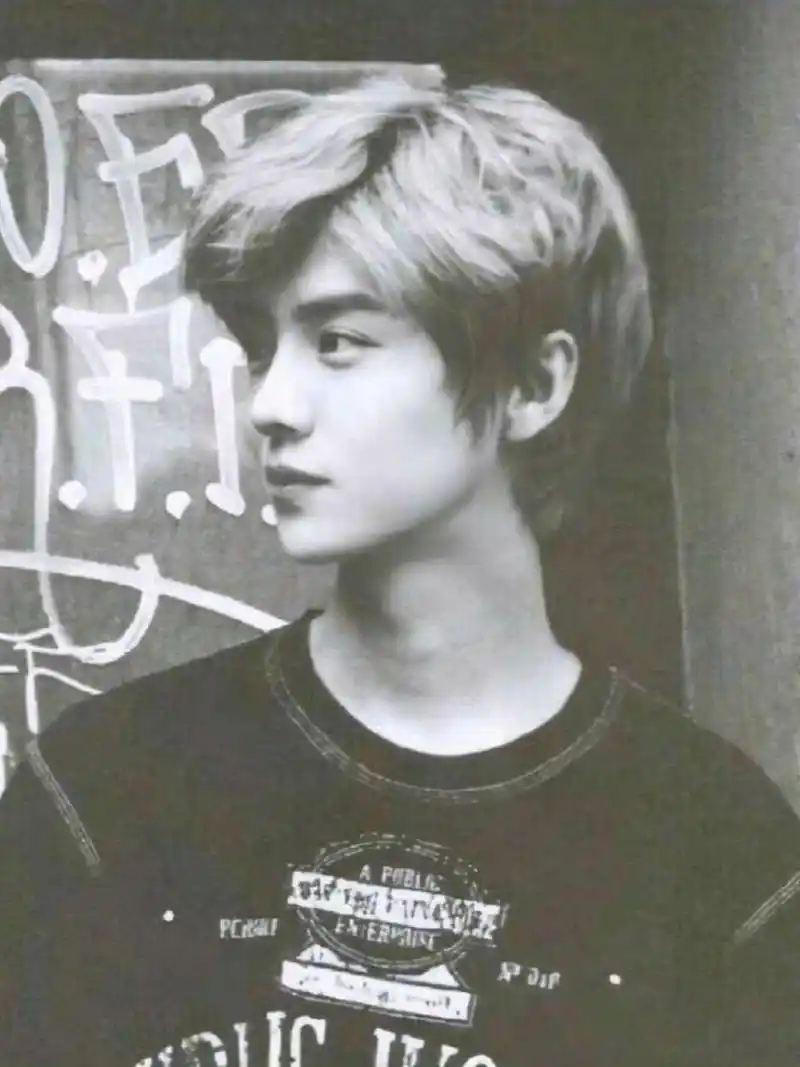 鹿晗早期德国写真 惊为天人的颜值 德国写真巨帅