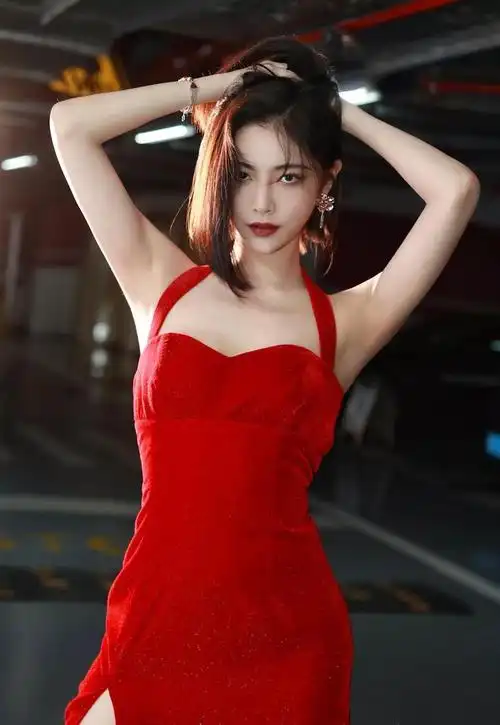 许佳琪性感红色长裙迷人写真