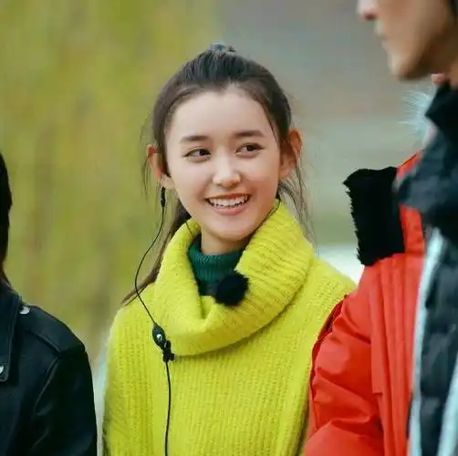 张雪迎蒋依依再度同框,好闺蜜友谊事业双丰收,星途坦荡_赵丽颖_明星