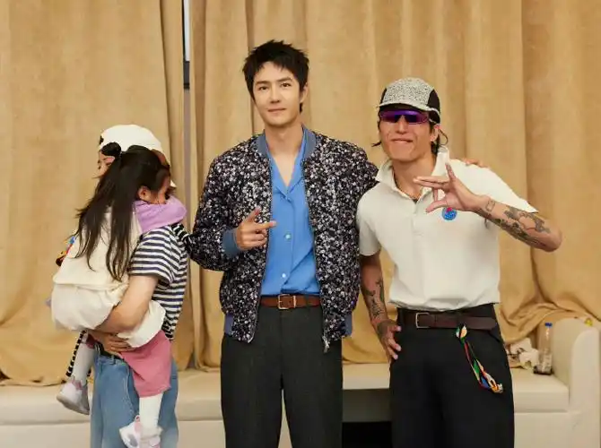 王一博##王一博后台合照