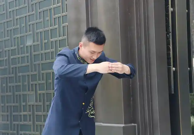 原创礼仪新说疫情期间问候新姿势中华传统礼仪作揖礼你真的会吗