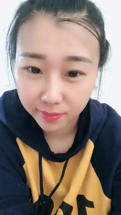 而且素颜的我也可以驾驭哦.舒适度非常好,十二小时不干涩,喜欢的来