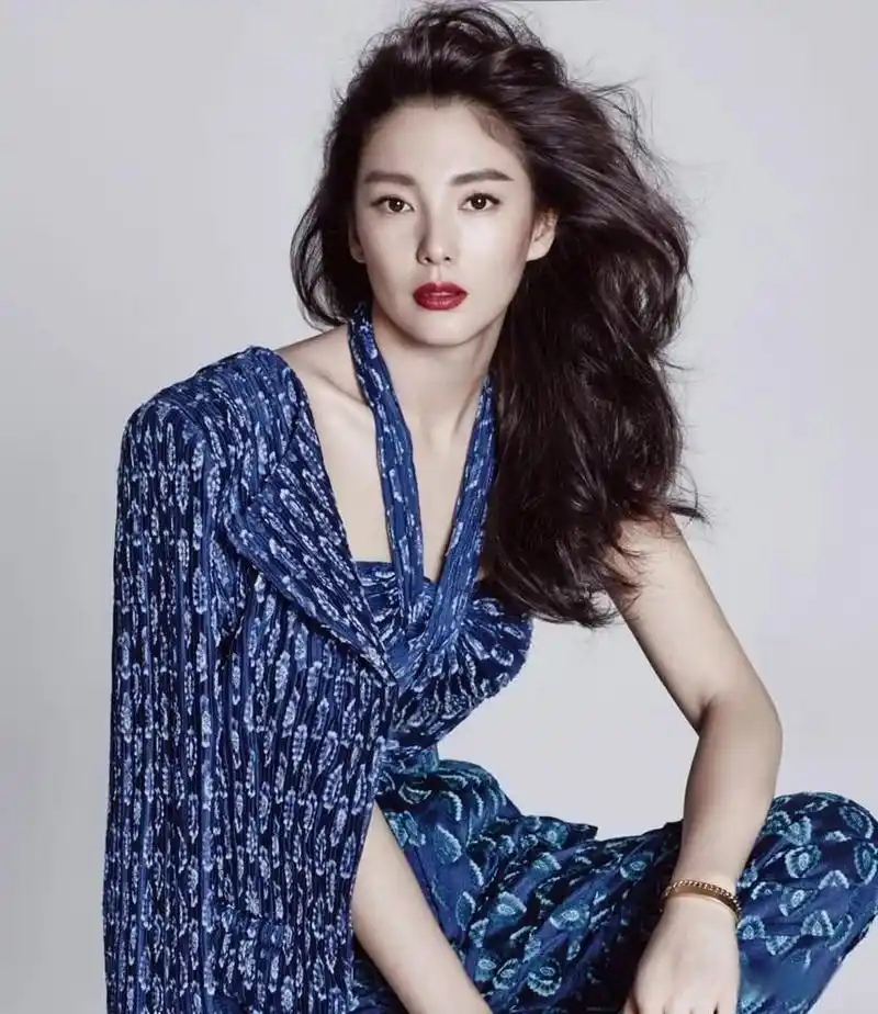 张雨绮又被曝光新恋情,八卦记者拍到张雨绮交往了新男友,两人疑似已