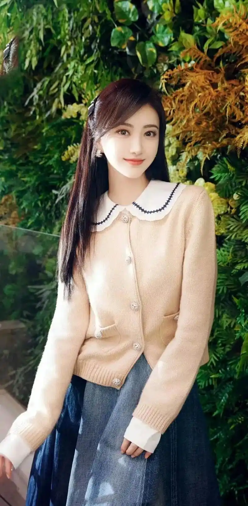 景甜studio 景甜穿娃娃领上衣,超可爱,这一身穿搭很有 - 抖音