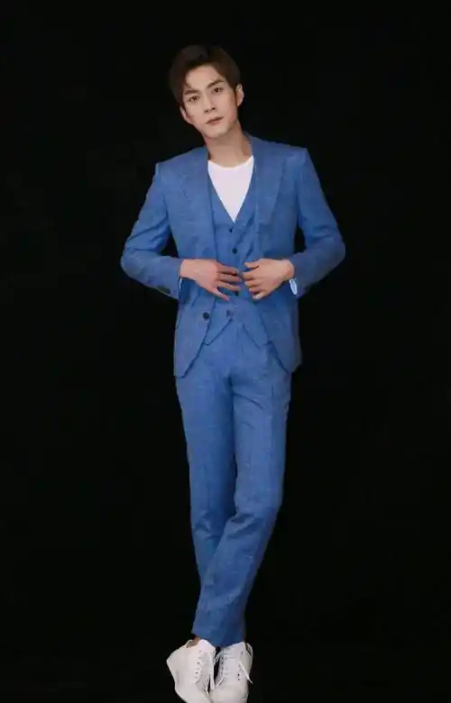 明明身高一米八,韩东君愣是把自己拍成一米七,还好有颜值硬撑_蓝色