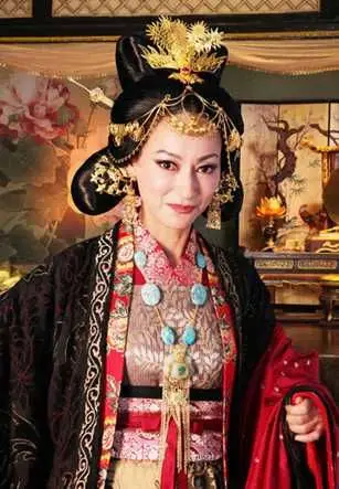 惠英红首演内地电视剧 《倾世皇妃》只收友情价