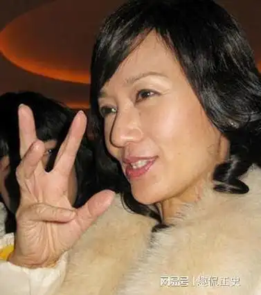 赵雅芝素颜现身养老院,惊艳网友!