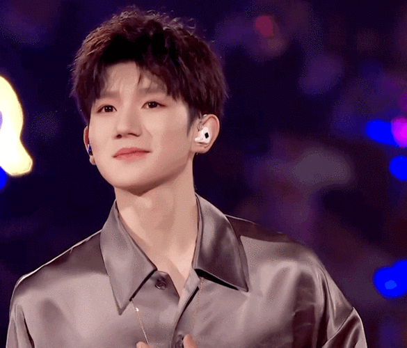 王源眼神糖,喜欢是藏不住的.