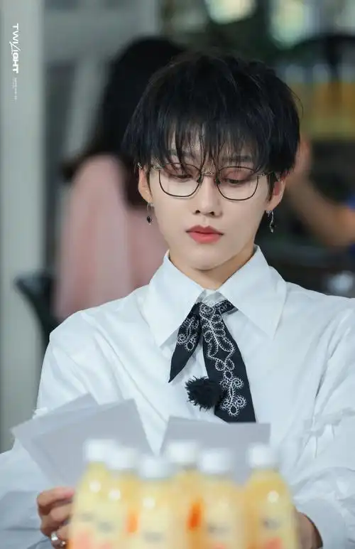 刘雨昕正能量偶像#最喜欢的四月,最喜欢的你.@刘雨昕