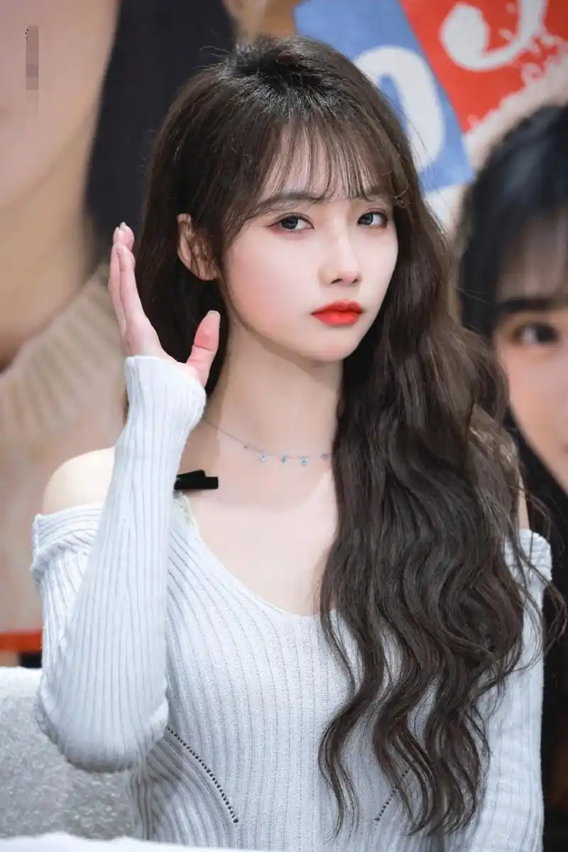 宋昕冉不愧是纯欲女神,诱人红唇迷人身材无一不散发着迷人的魅力!