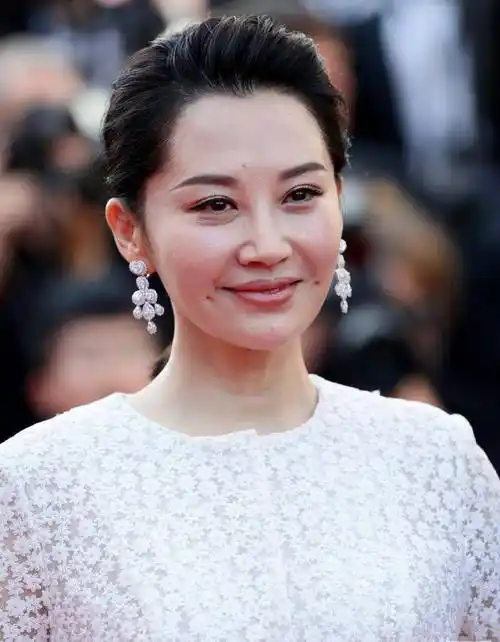 49岁许晴终于说出不婚无子真相:要是他没分手我,我早已成为妈妈_刘