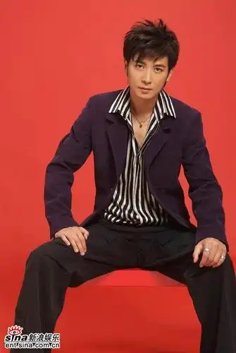 《一帘幽梦》近日已移师法国实地取景,拍摄男主角楚濂与"妻子"绿萍的