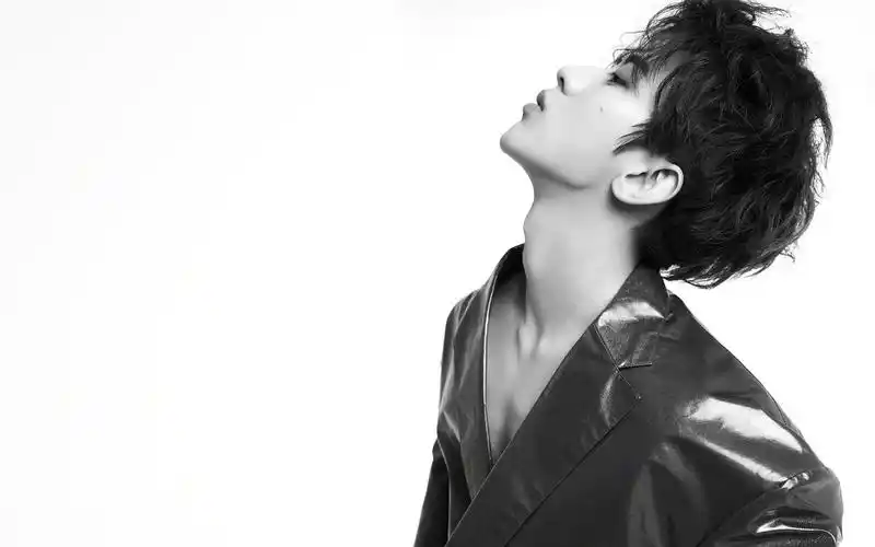 小鲜肉蔡徐坤帅气图片桌面壁纸