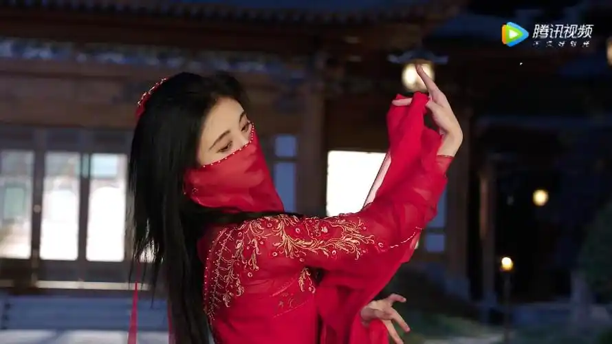 小鞠的红衣真的是好好看