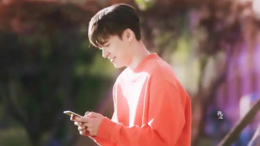 李易峰  暖阳下的少年,让人好生欢喜#李易峰壁纸