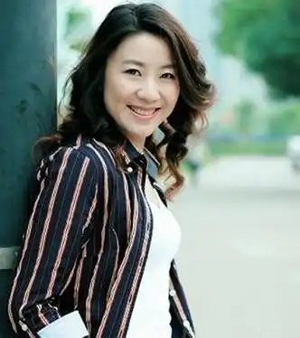 孟非妻子李雪生活照曝光 曾是中学同学结婚近20年