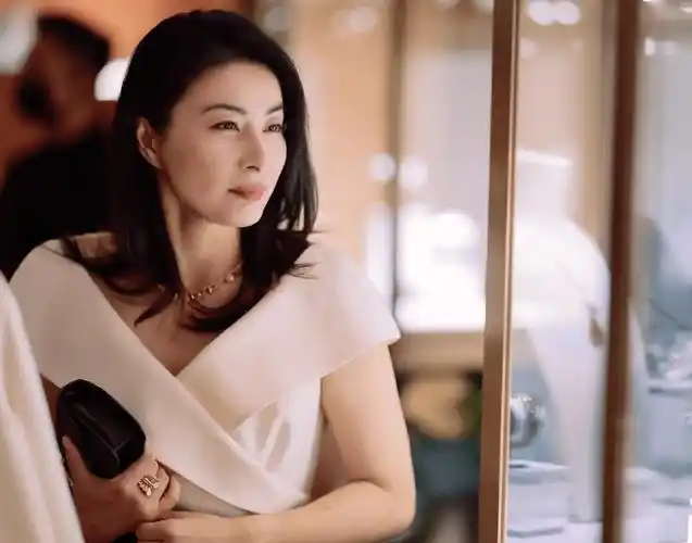 郭晶晶近照颜值大回春!