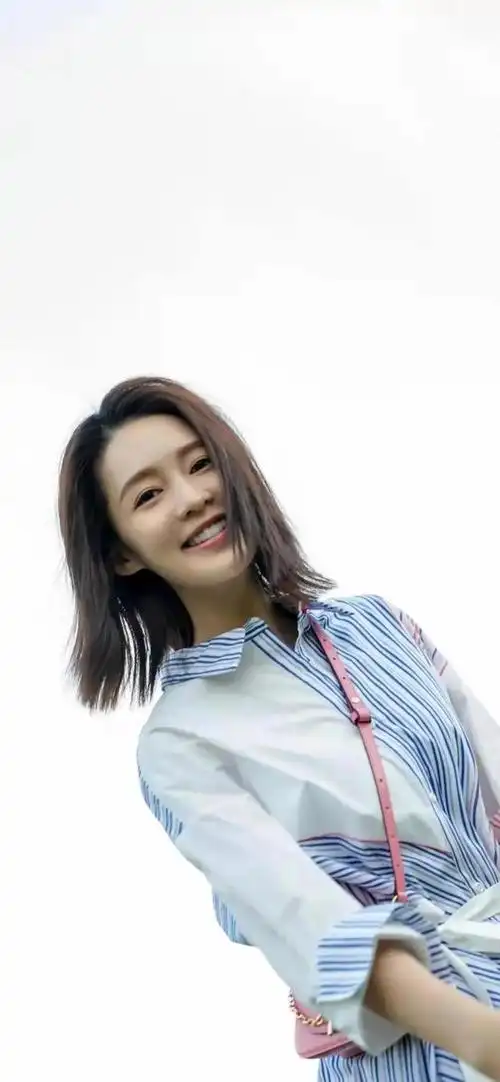 来看看宝藏女孩李沁的壁纸,天生丽质人淡如菊