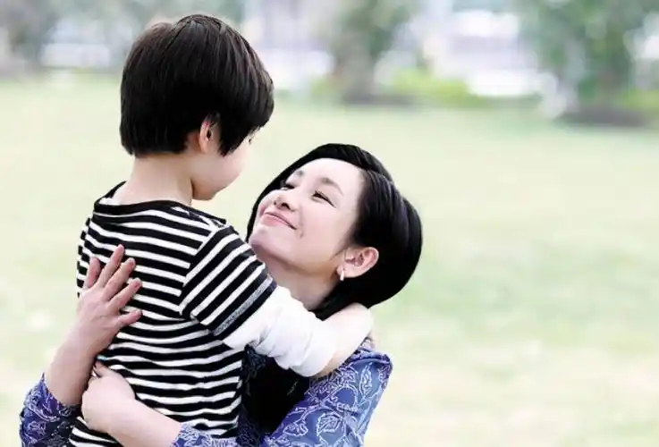 她京剧出身片酬过亿,嫁给大7岁丈夫,儿子却从不肯喊她一声妈_秦海璐