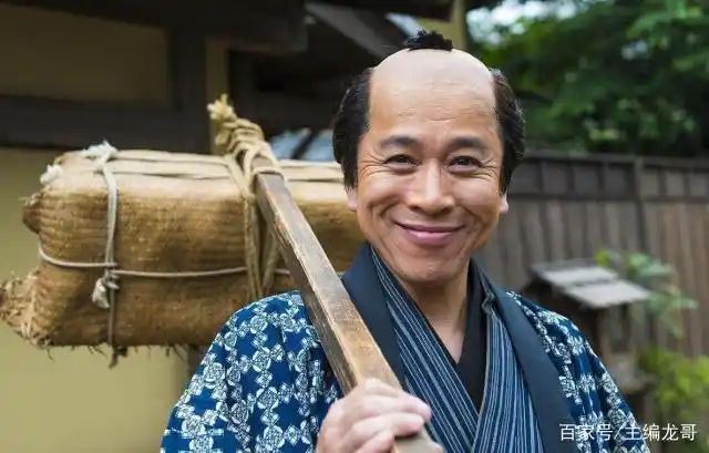 为什么日本武士的发型是秃头造型