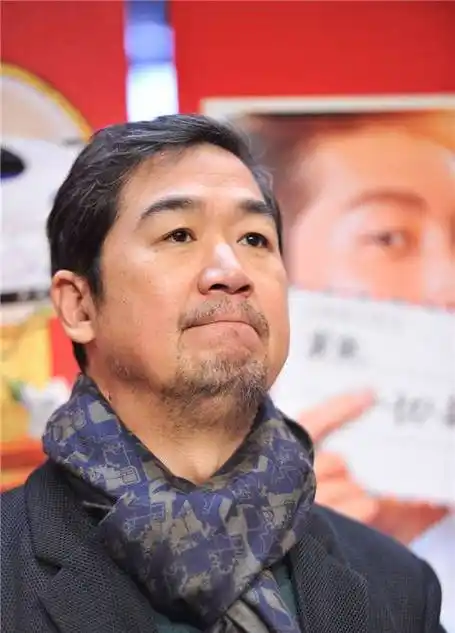 张默是张国立亲生子么