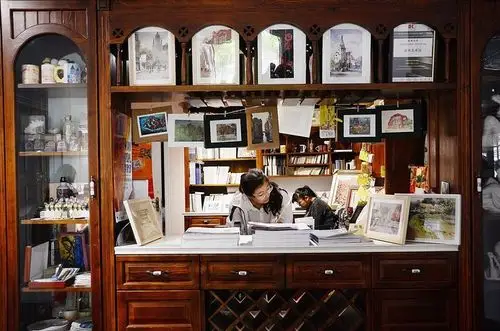 不要门票嘉木美术馆2013年9月开馆,1912年德国人建设的别墅庭院,一